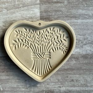 Pampered Chef Bountiful Heart cookie mold